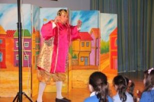 West Midland Theatre group visits St. Joseph's