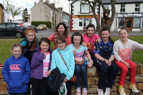 P& girls enjoy a picnic at Belcoo