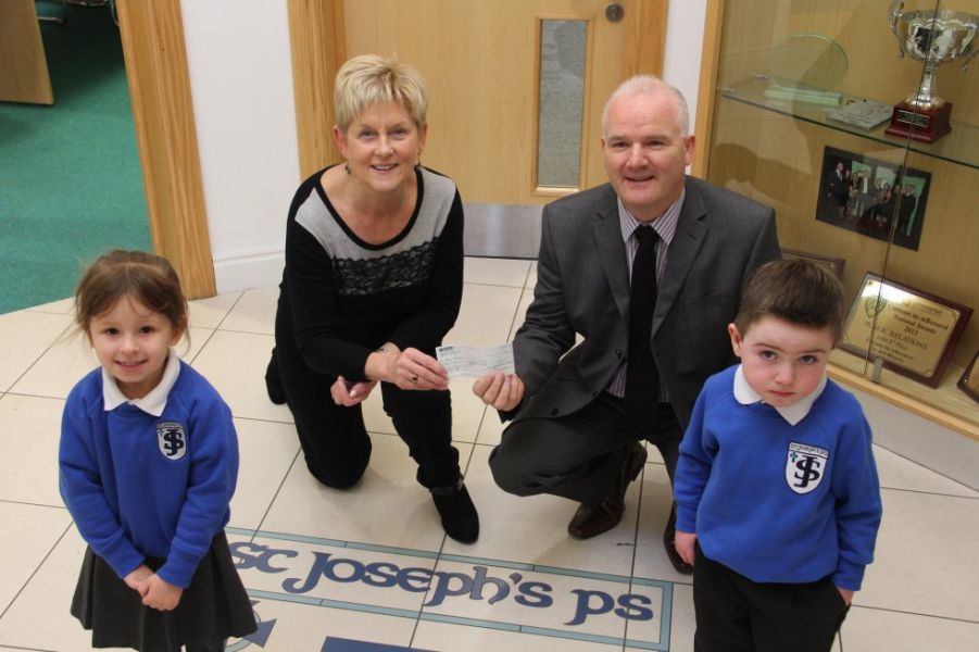 P1 pupils presenting Cheque to Rosemary Gribben